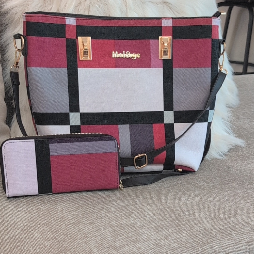 Sage Red and Black Shoulder Bag Set with Modern Design